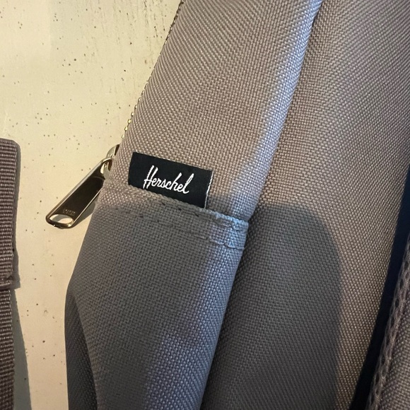 🎒 Herschel Backpack 🎒 - Picture 7 of 9
